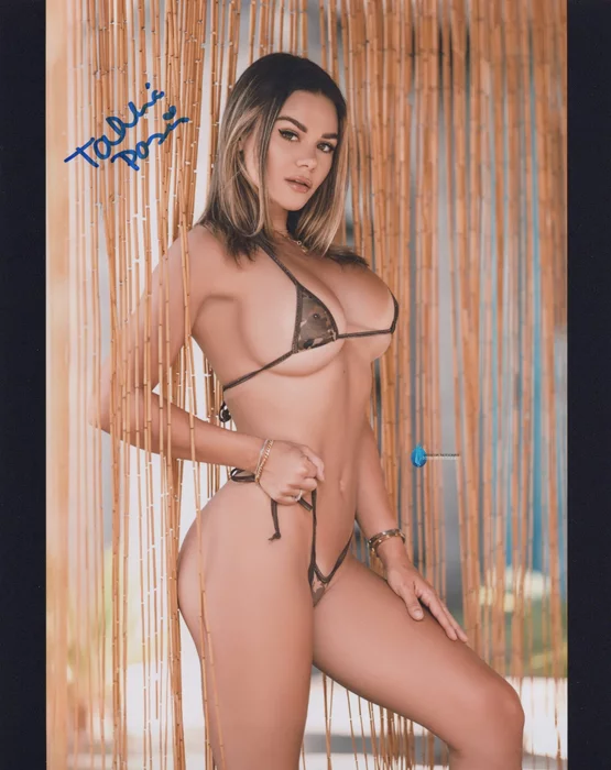 Tahlia Paris autograph