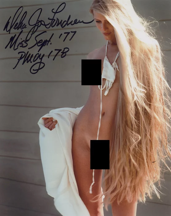 Debra Jo Fondren autograph