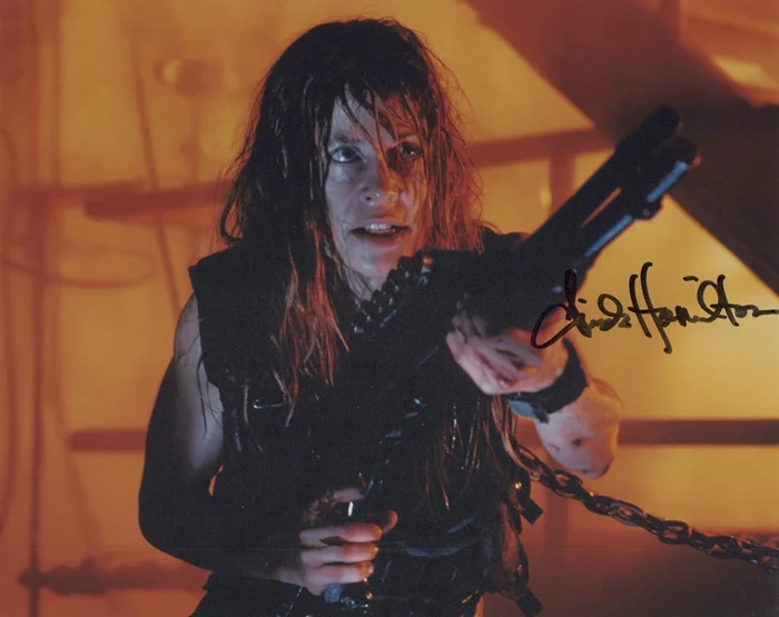 Linda Hamilton autograph