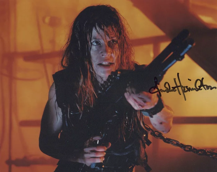 Linda Hamilton autograph