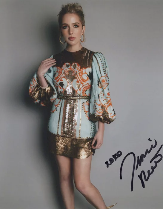 Jessica Rothe autograph