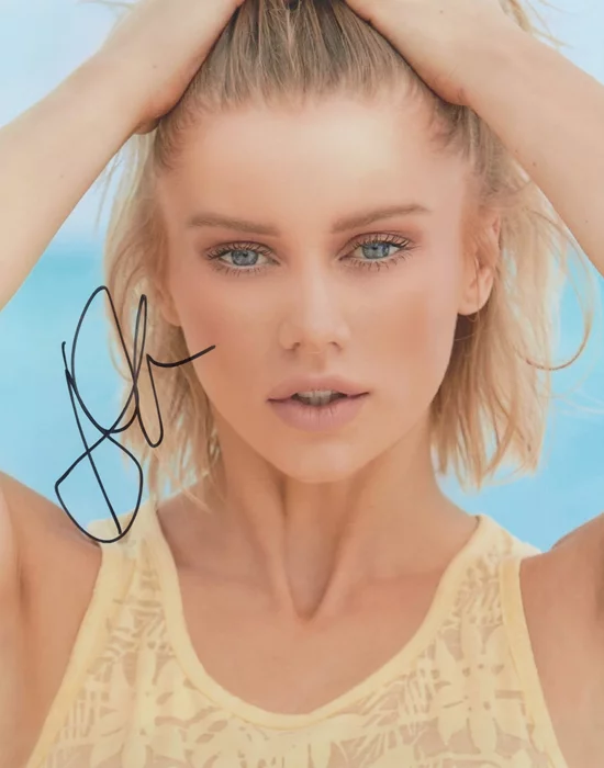 Alena Savostikova autograph