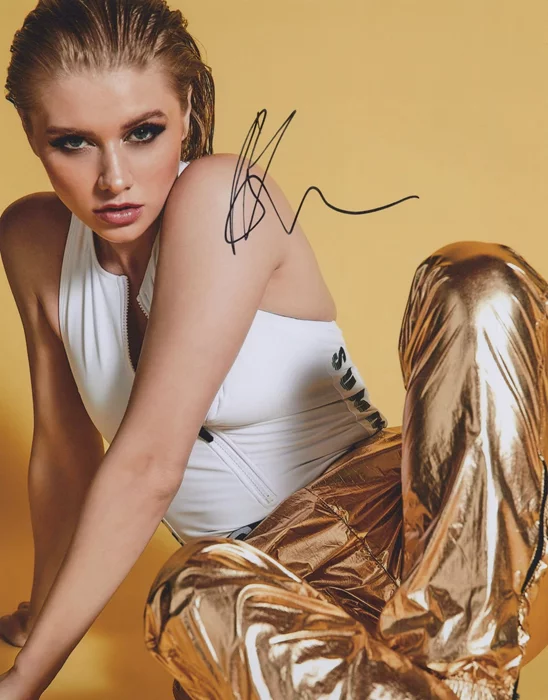 Alena Savostikova autograph