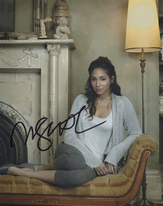 Meaghan  Rath autograph
