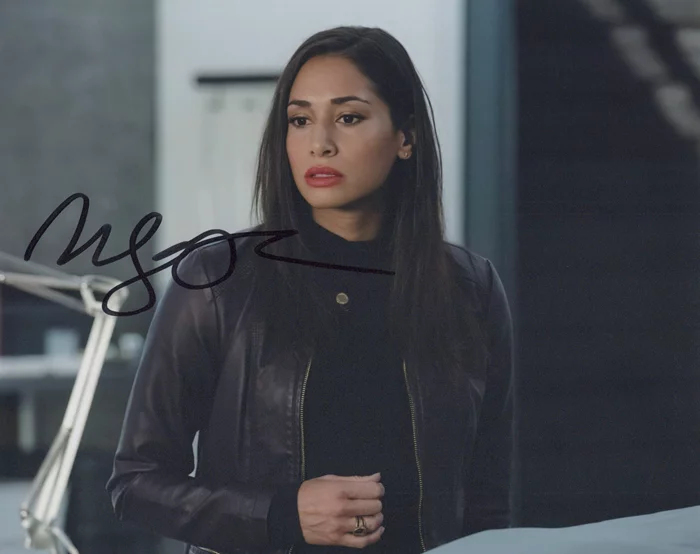 Meaghan  Rath autograph