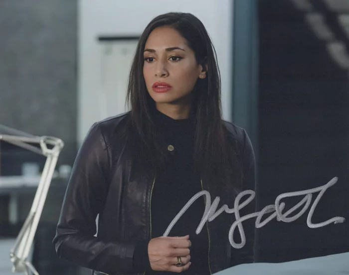 Meaghan  Rath autograph