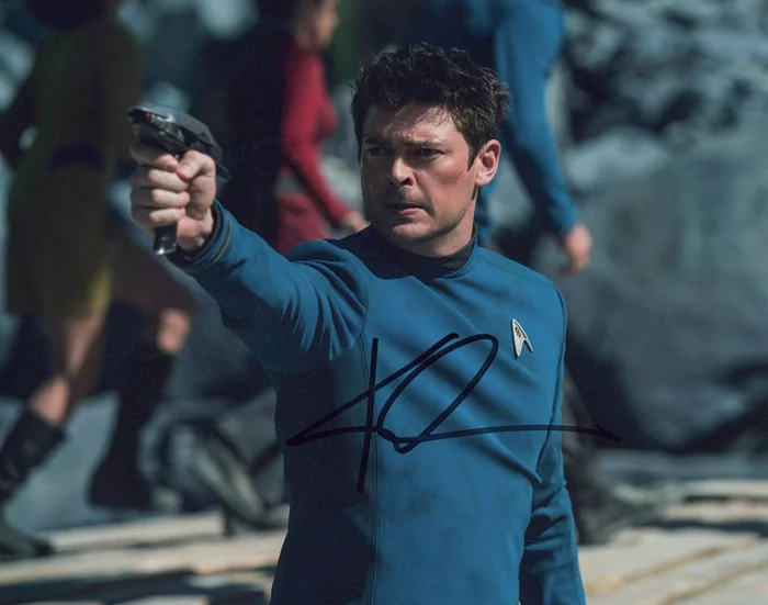 Karl Urban autograph