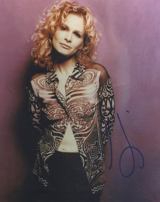 Kyra Sedgwick autograph