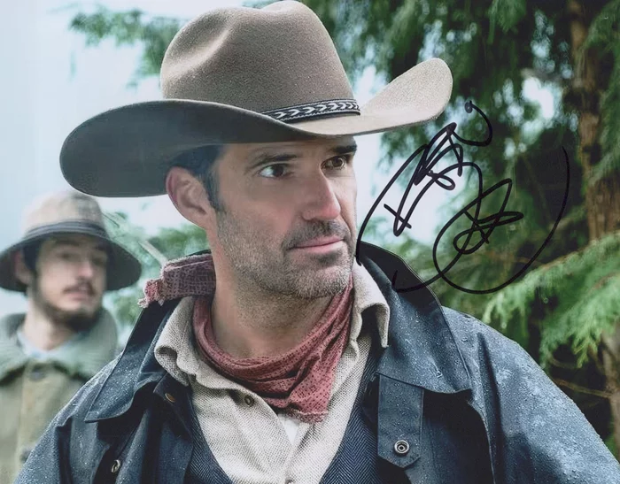 Benjamin Ayres autograph