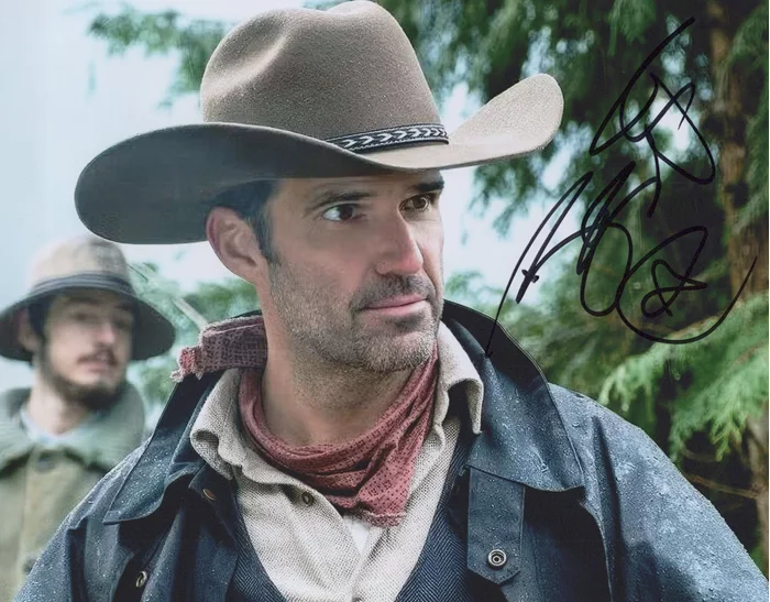 Benjamin Ayres autograph