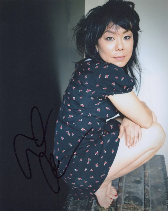 Ali Ahn autograph