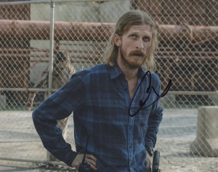 Austin Amelio autograph