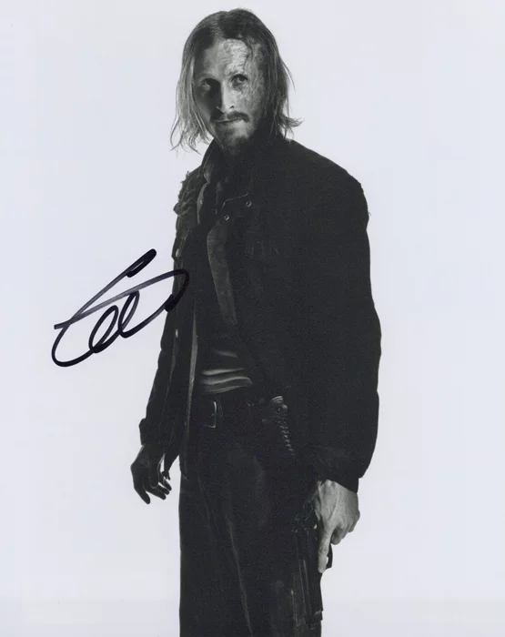 Austin Amelio autograph