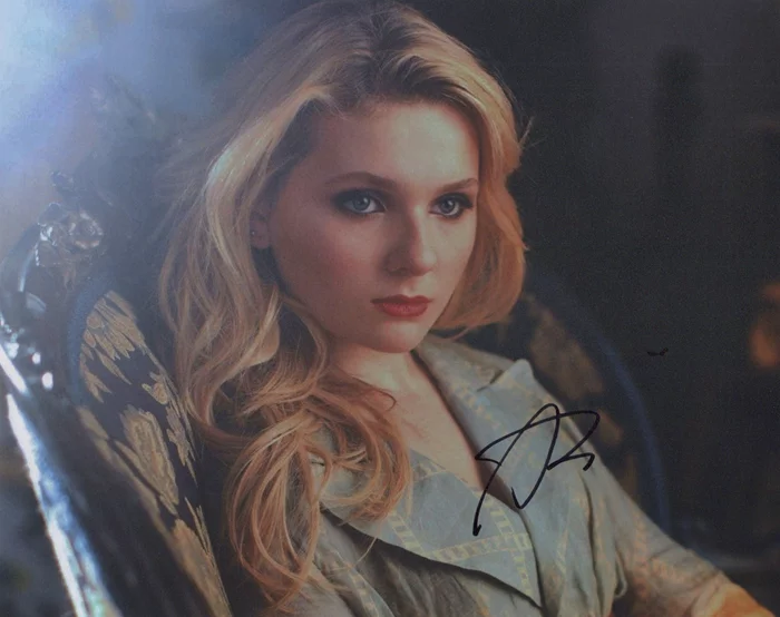 Abigail Breslin autograph