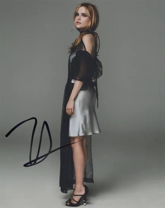 Zoey Deutch autograph