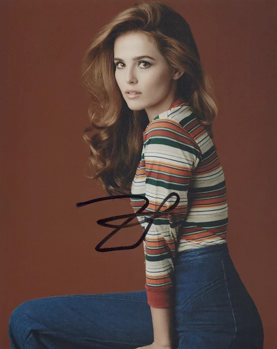 Zoey Deutch autograph