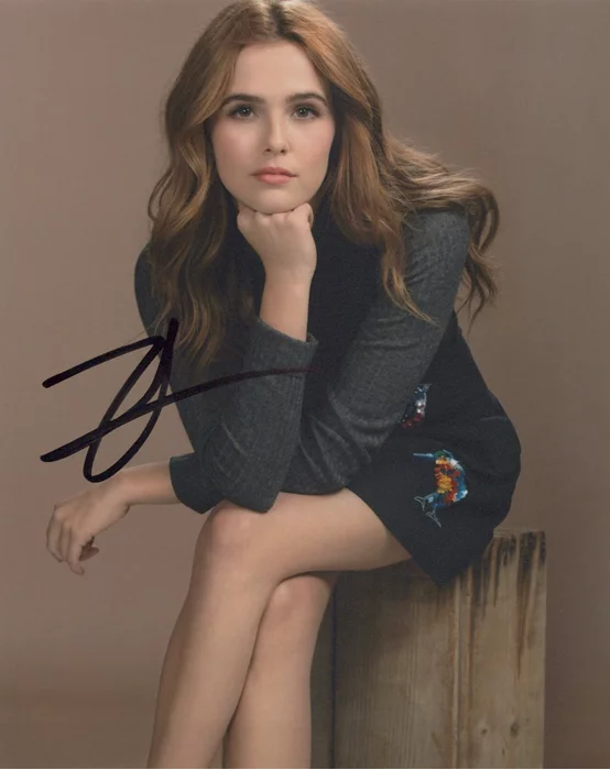 Zoey Deutch autograph