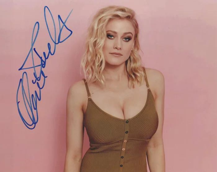 Olivia Dudley autograph