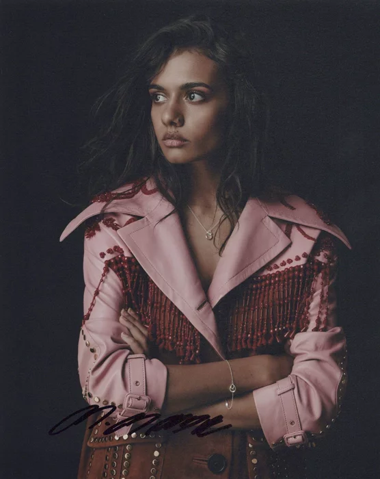 Madeleine Madden autograph