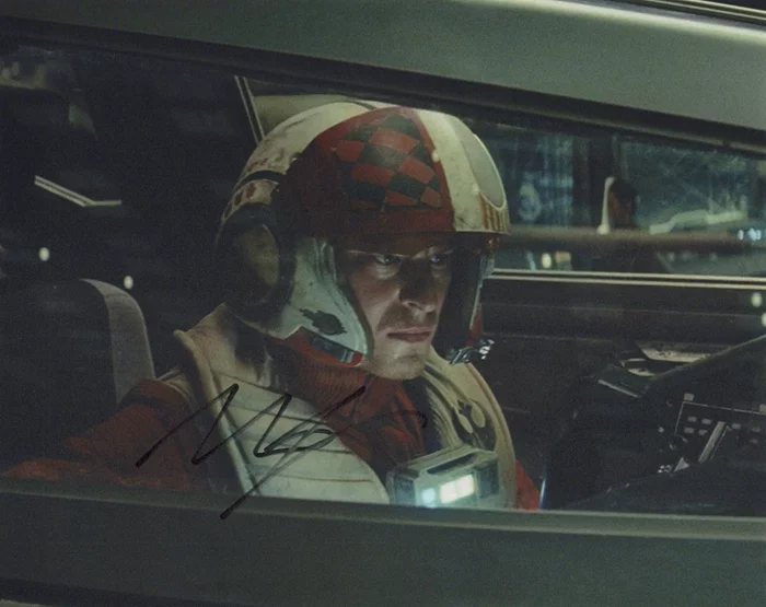 Noah Segan autograph