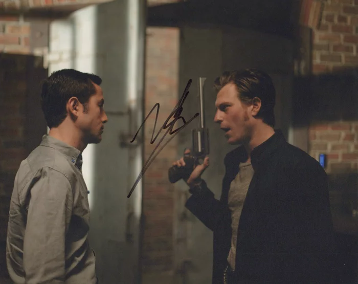 Noah Segan autograph