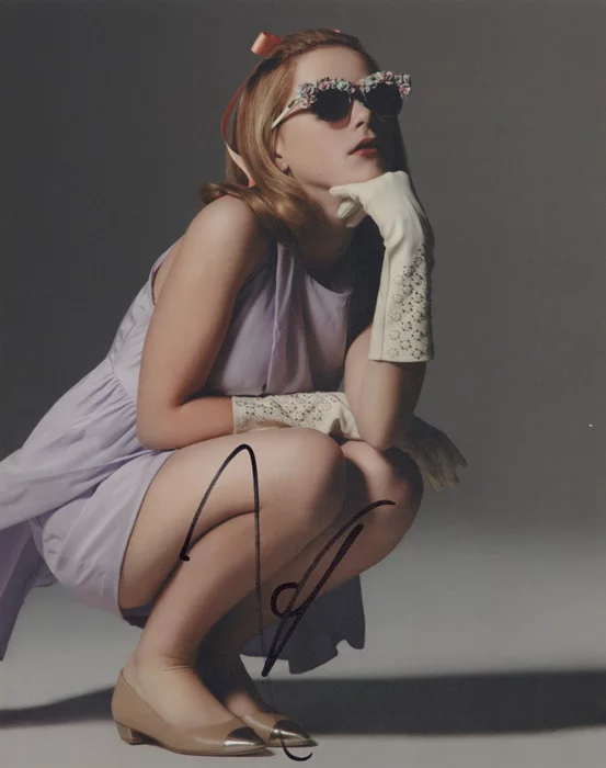 Kiernan Shipka autograph