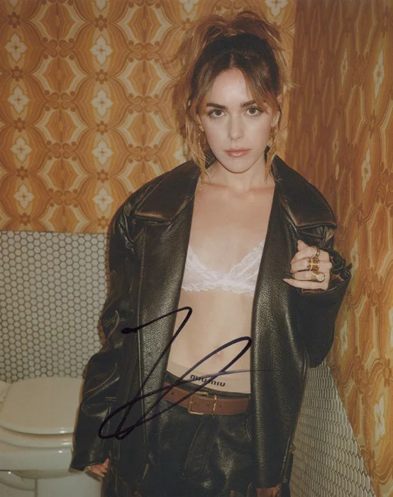 Kiernan Shipka autograph