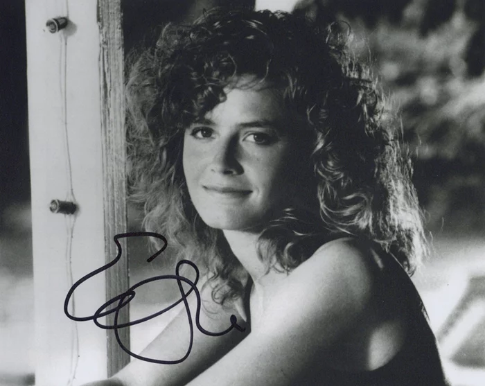 Elisabeth Shue autograph