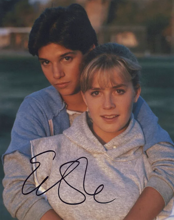 Elisabeth Shue autograph