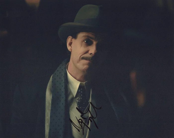 Noah Taylor autograph