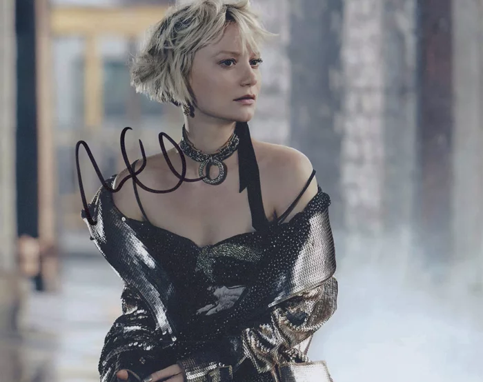 Mia Wasikowska autograph