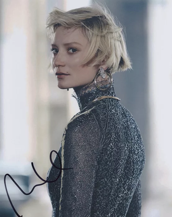 Mia Wasikowska autograph