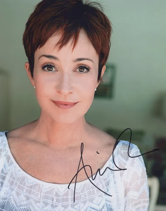 Annie Potts autograph