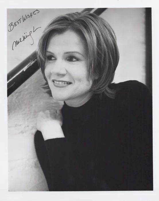 Mare Winningham autograph