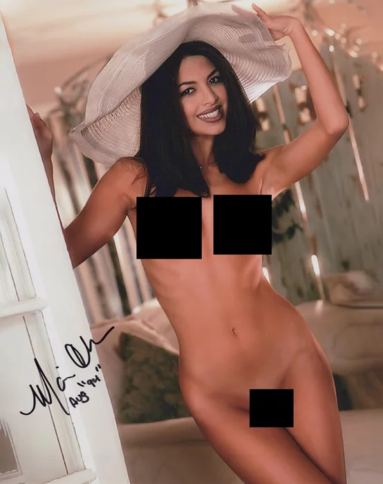 Maria Checa autograph