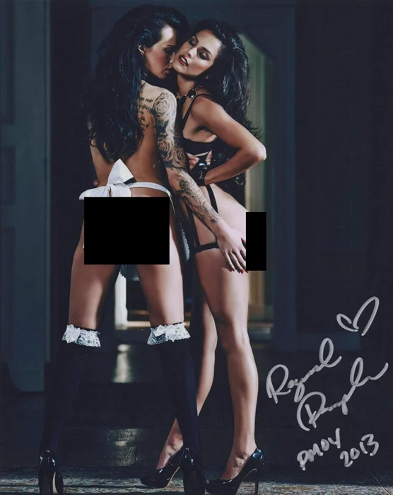 Raquel Pomplun autograph