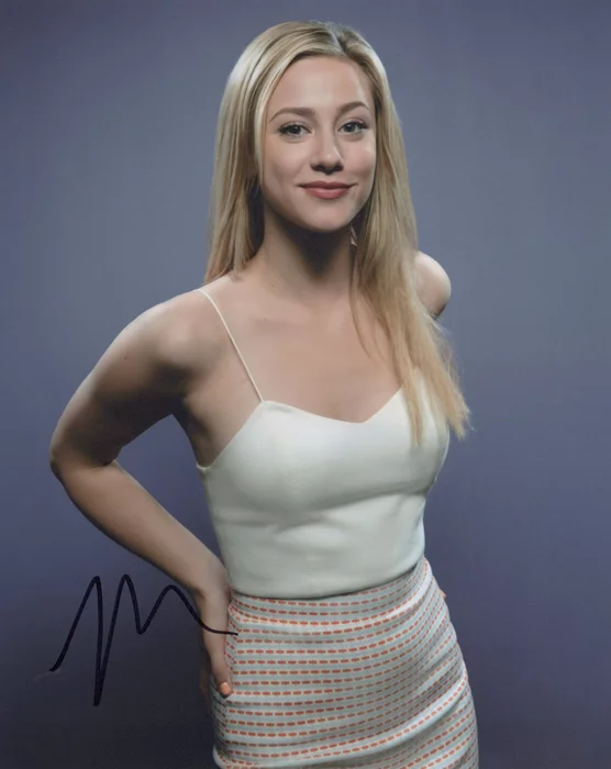 Lili Reinhart autograph