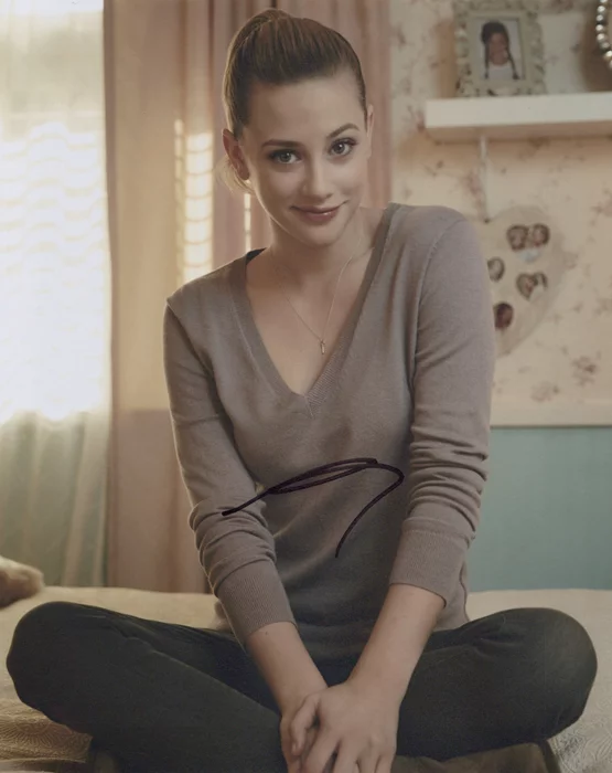 Lili Reinhart autograph