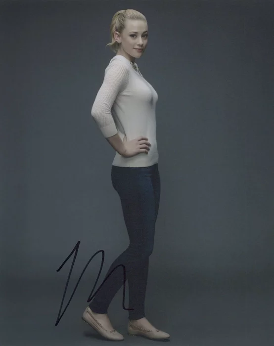 Lili Reinhart autograph