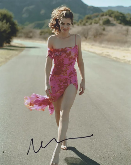 Amanda Peet autograph
