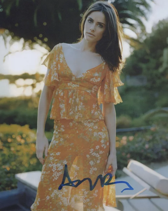 Amanda Peet autograph