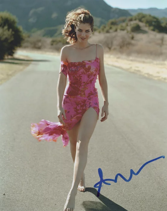 Amanda Peet autograph