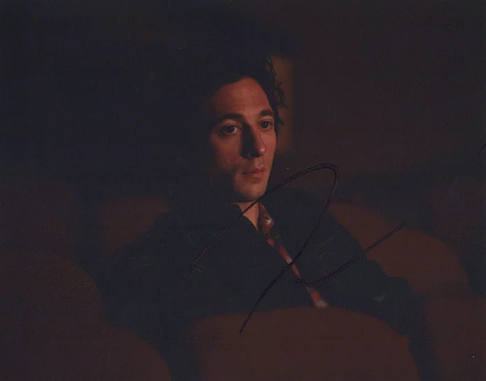 Jeremy Allen  White autograph