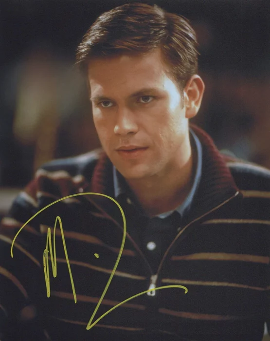 Matthew Davis autograph