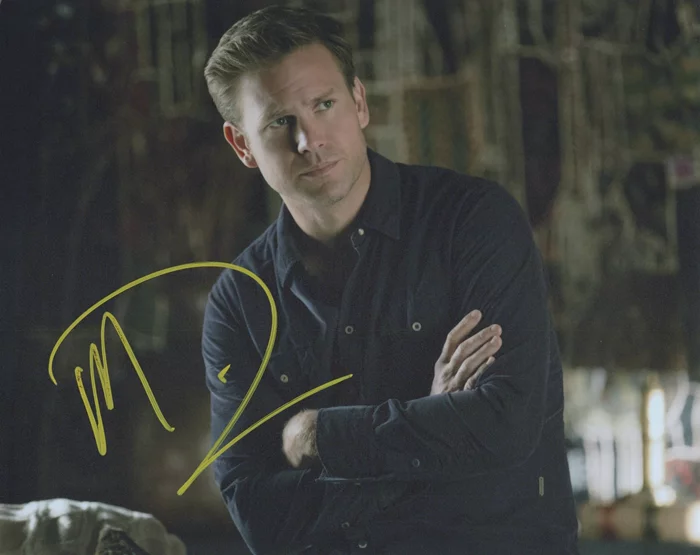 Matthew Davis autograph