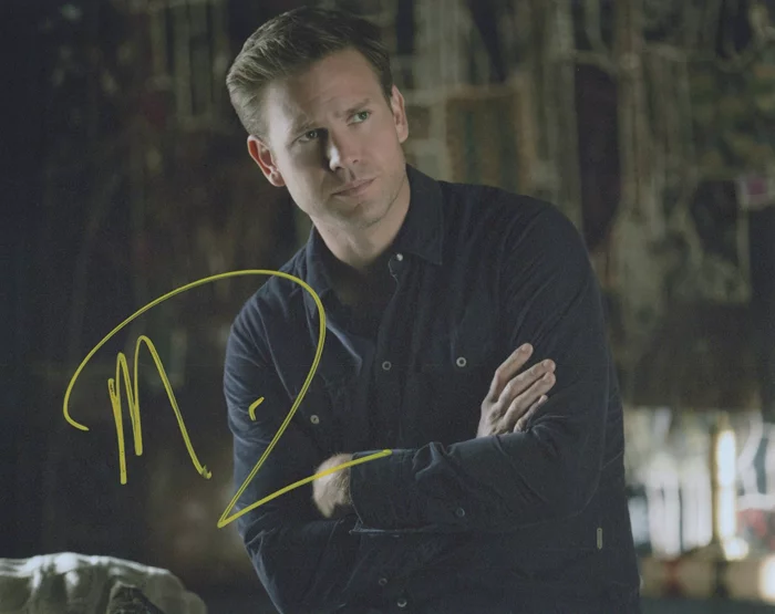 Matthew Davis autograph