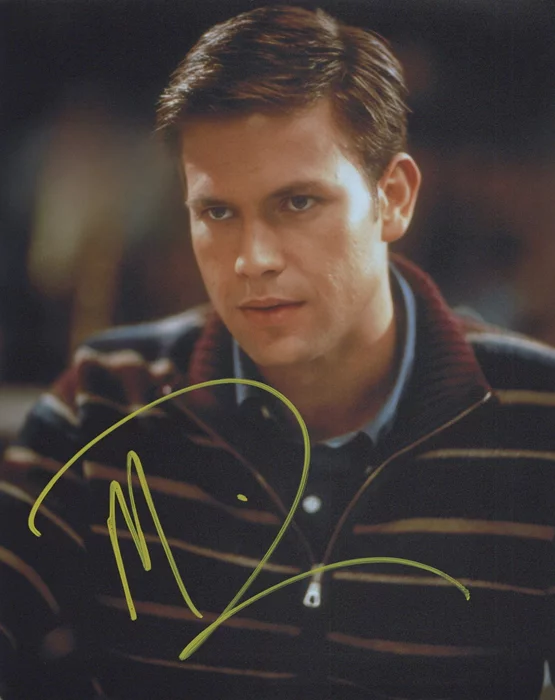 Matthew Davis autograph