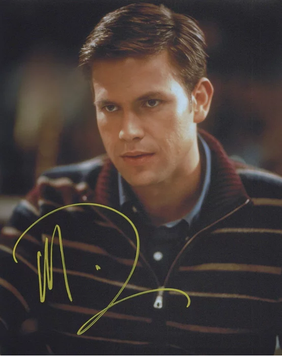 Matthew Davis autograph