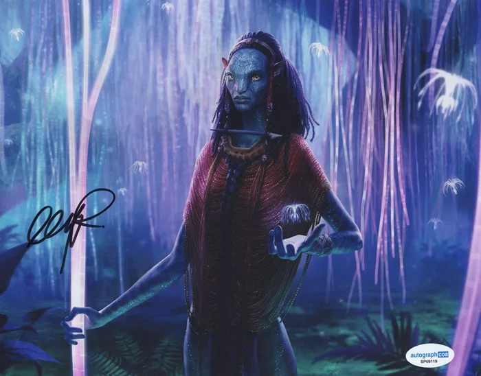 CCH Pounder autograph