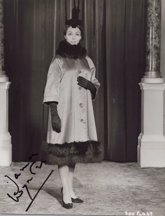 Dana Wynter autograph